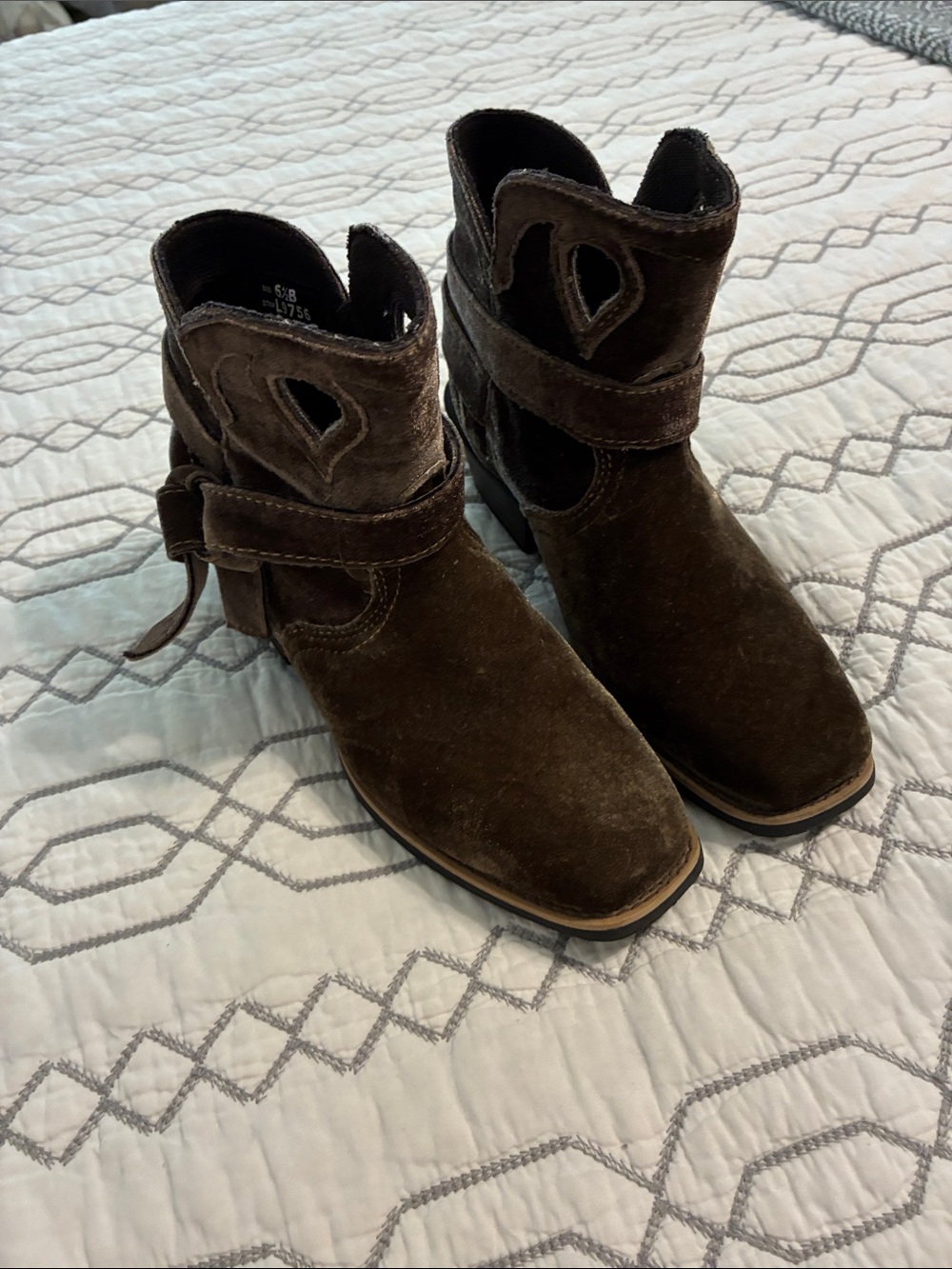 NWOT!!Justins Women’s Dark Brown Suede cut out Detail Ankle Booties
